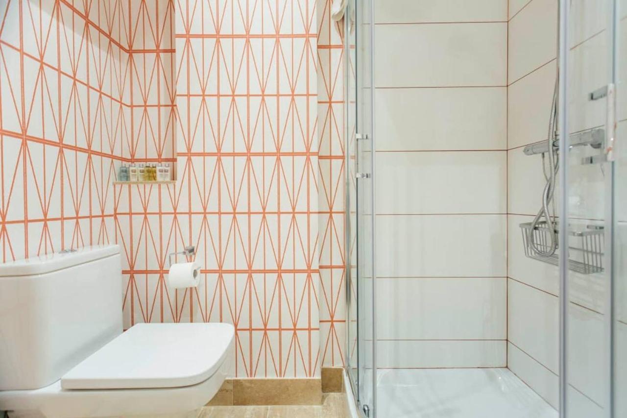 New With Height- 2bd 1bth- Pajaritos Apartamento *