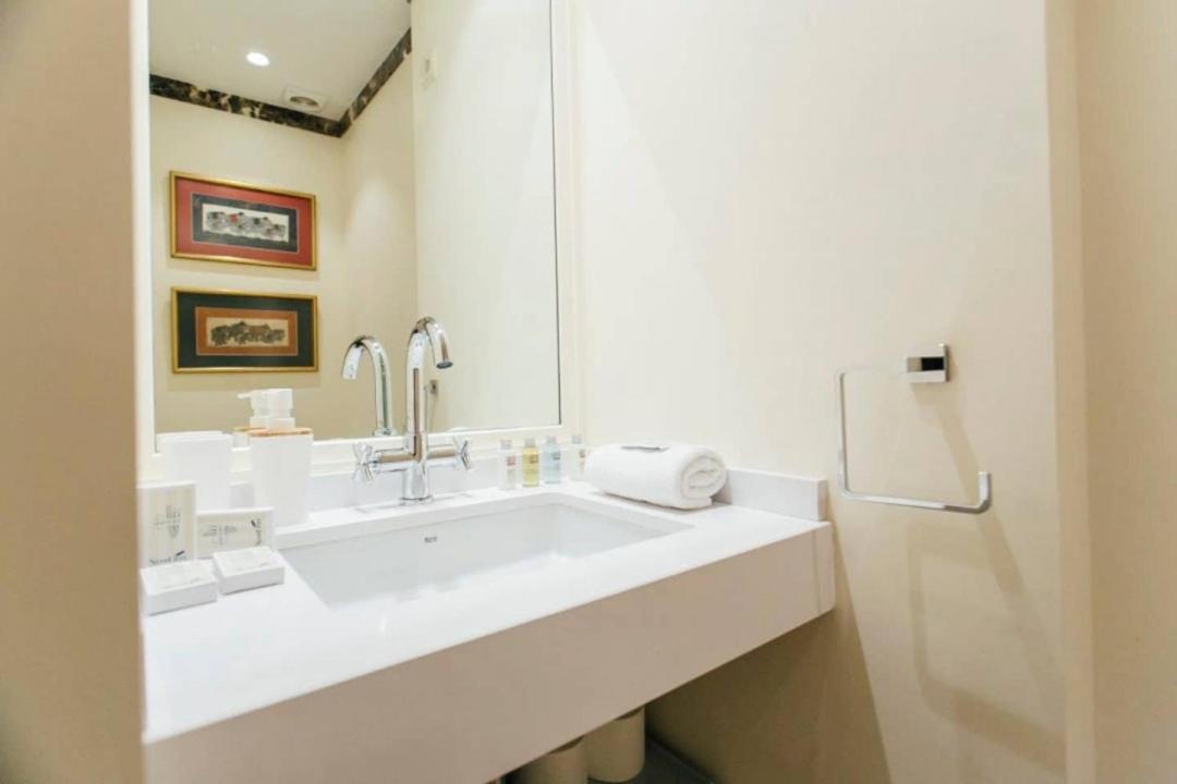 New With Height- 2bd 1bth- Pajaritos Apartamento *